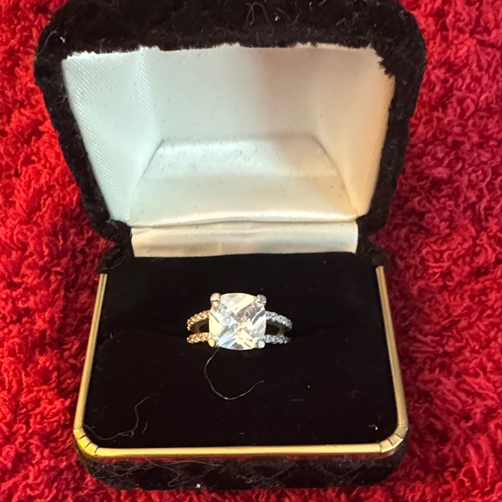 Elegant Silver Women's Ring